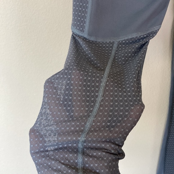 Victoria’s Secret Sport Knockout Tights - Breathable Mesh Panels - Picture 3 of 6